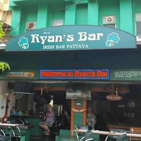 Ryan's Bar Hotel Pattaya Bagian luar foto