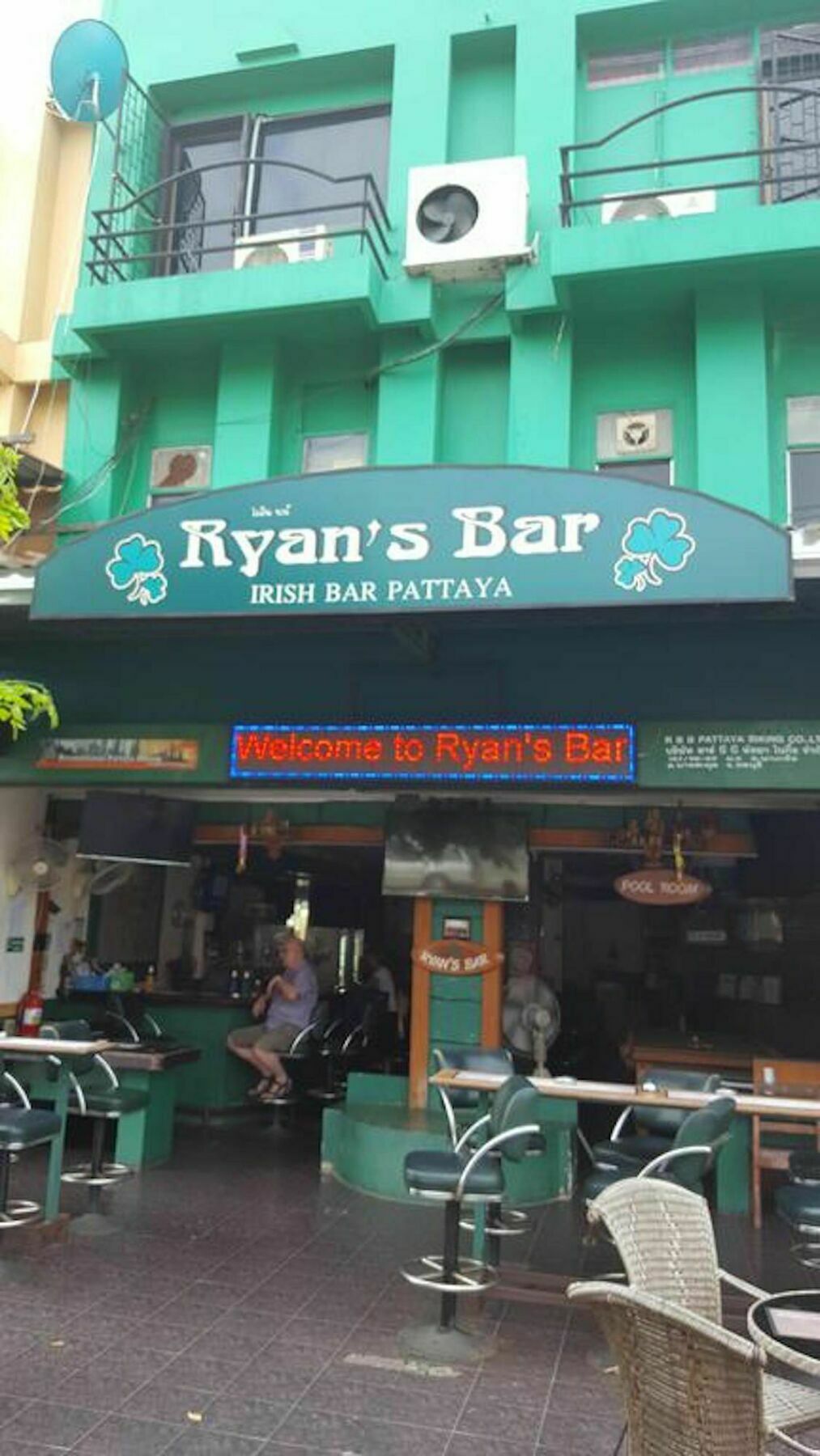 Ryan's Bar Hotel Pattaya Bagian luar foto
